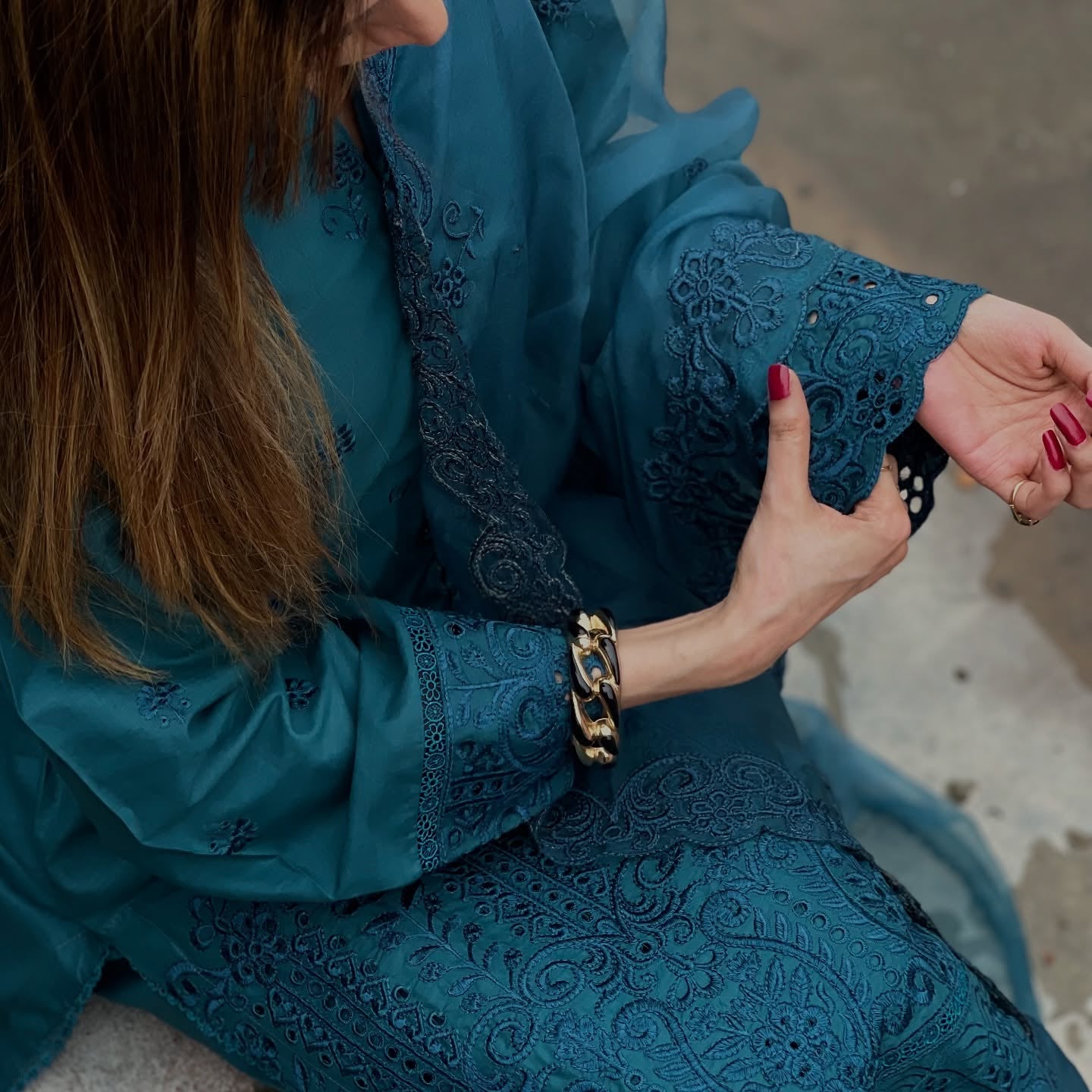 Teal Embroidered Lawn Shirt with Organza Dupatta – 2 Piece